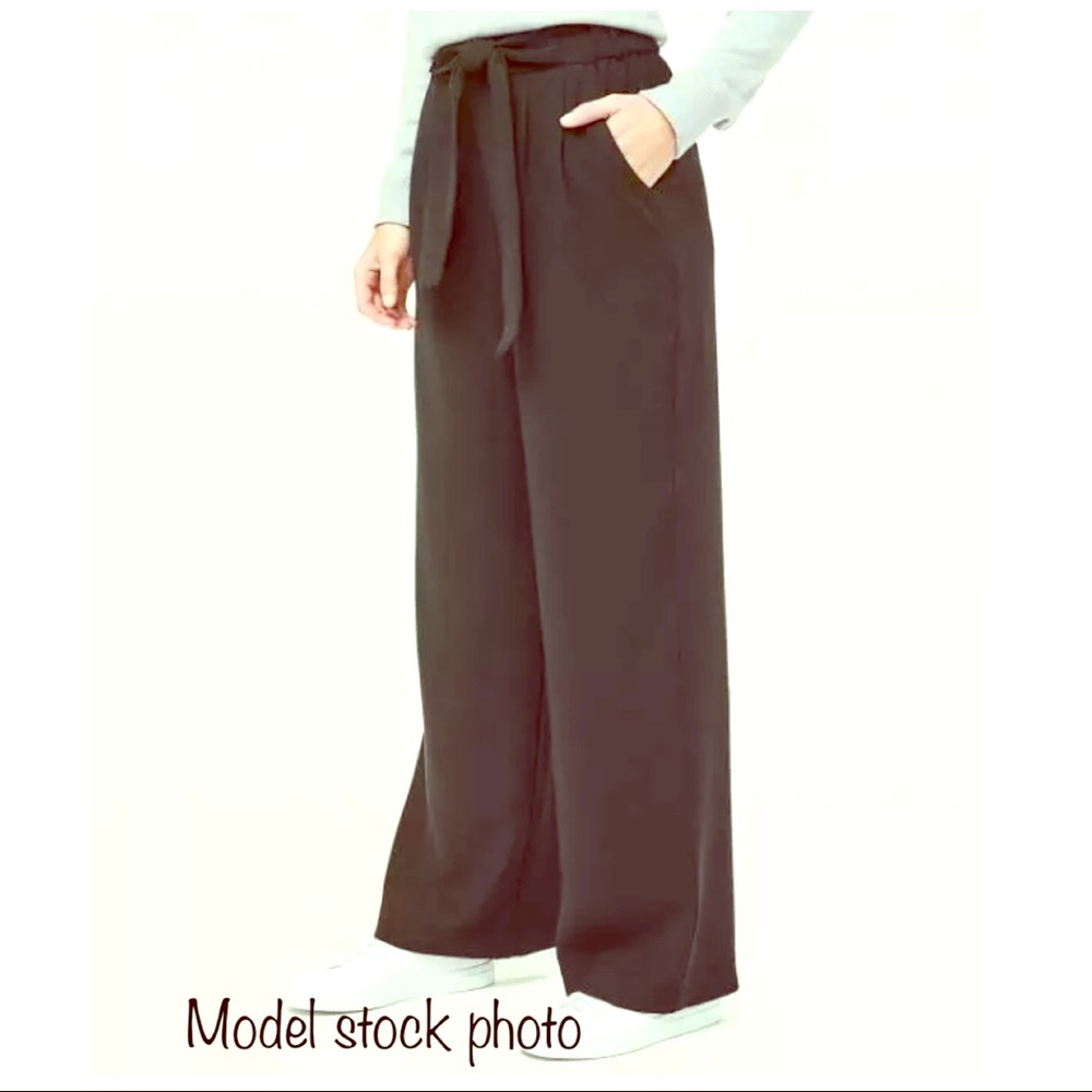 Lululemon black noir slacks pants size 2
